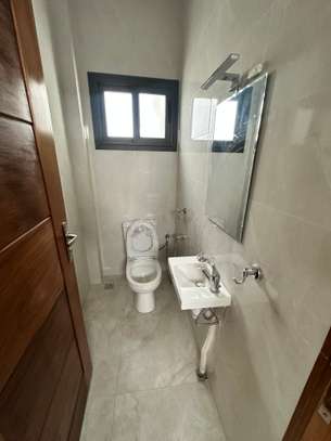 Appartement 3 pièces lumineux carrelage moderne image 4