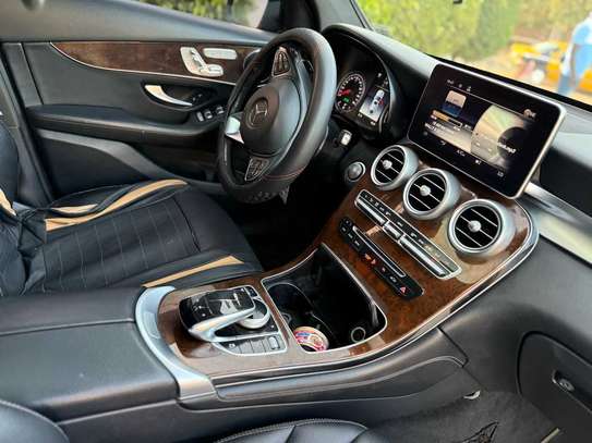 MERCEDES GLC 300  2019 image 3