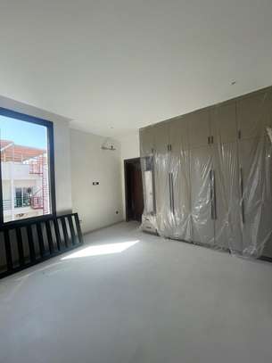 Immeuble R+6 à louer aux Almadies image 7