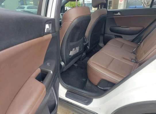 KIA SPORTAGE image 9