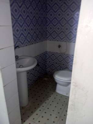 Chambre + sdb interne à louer/ Ouakam image 2
