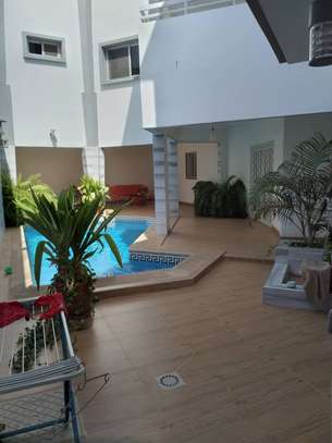 Grande villa R+1 à louer à Sotrac Mermoz image 7