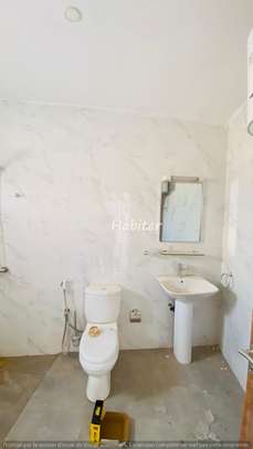 Studios à louer aux Mamelles cité Mackiou faye image 4