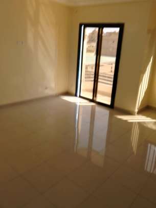 Luxueux appartement F3 haut standing à louer à Dakar plateau image 6