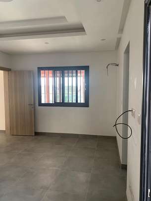 APPARTEMENT de types F4 A louer NGOR~ALMADIES image 4