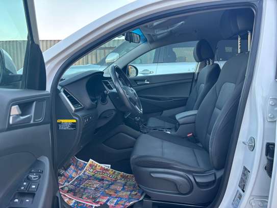 HYUNDAI TUCSON  4x4 image 10