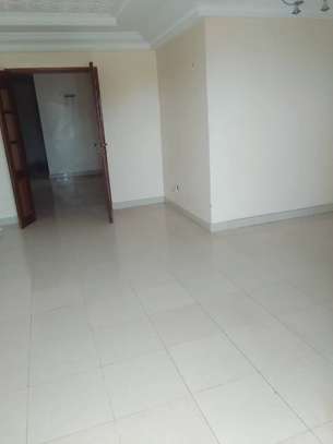 Appartement à  louer à la Cité Mbakiyou Faye Mamelles image 5