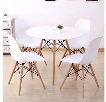 Ensemble table bois clair 4 chaises patchwork coloré image 2