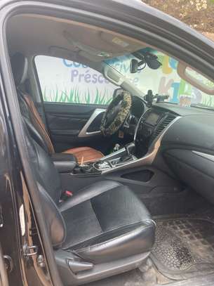 mitsubishi pajero sport image 8