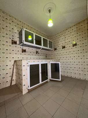 Appartement de type F4 - lumineux à louer à Zac Mbao image 7