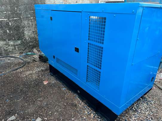 Groupe électrogène SDMO 66 KVA disponible et location image 6
