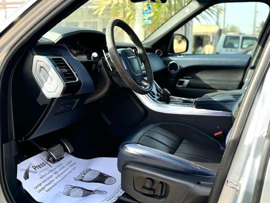 Range rover Sport HST image 6