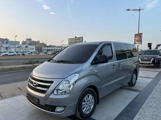 Hyundai Grand Starex 12 places Deluxe image 2