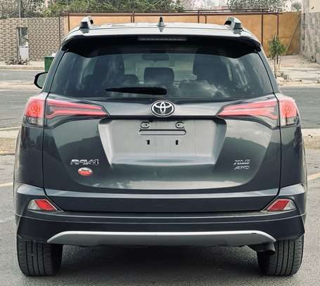 Toyota rav4 xle 2018 image 6