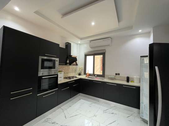 APPARTEMENT MEUBLE F3 A LOUER POINT E image 8