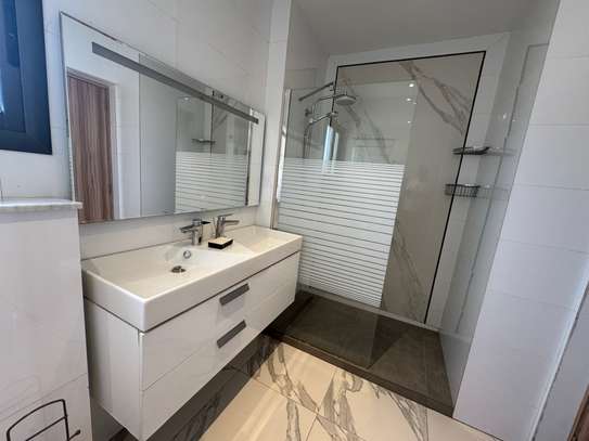 Fenêtre Mermoz corniche 3 chambres meubler à louer image 10