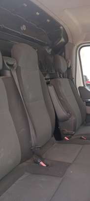 Renault Master utilitaire blanc robuste et spacieux image 6