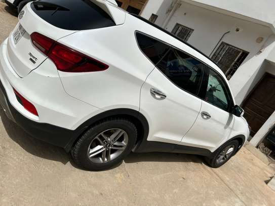 Hyundai santafe 2017 image 2