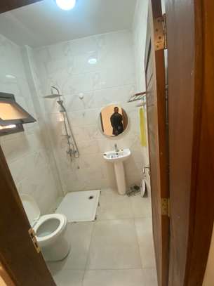 Belle Chambre salle de bain avec spot lumière image 10