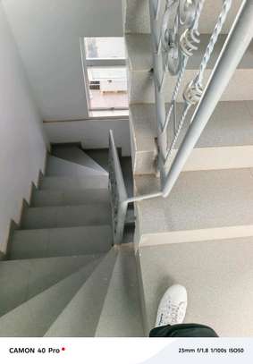 Sacré cœur appartement de type F4 à louer avec T privée image 1