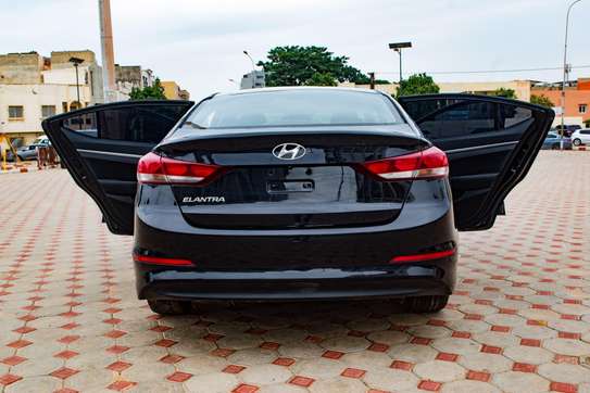 Hyundai Elantra image 4