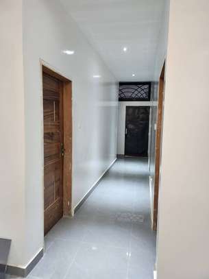 Appartement neuf de type F4 à jaxaay image 3