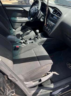 Citroen C4 année 2012 image 3