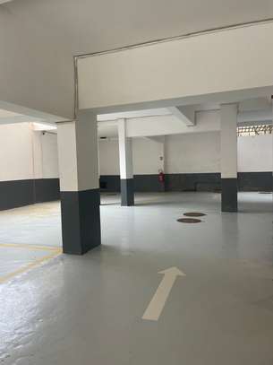 Très joli F4 épuré neuf très moderne aux Almadies image 10