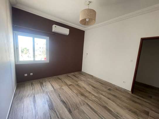Appartement avec terrasse privé à Louer à Dakar Mermoz image 3