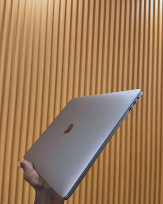 MacBook Pro Touchbar Corei7 Ram16 image 5