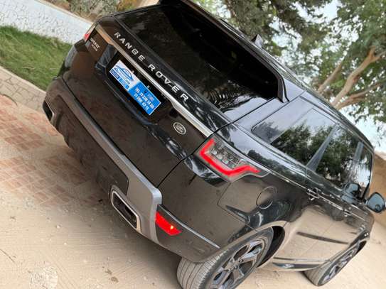 Range Rover sport image 4