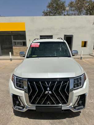 Mitsubishi Pajero 2016 image 11