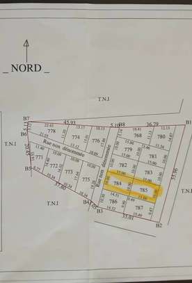 2  Terrains bien places de 150m2 a' Vendre a Dougar image 1