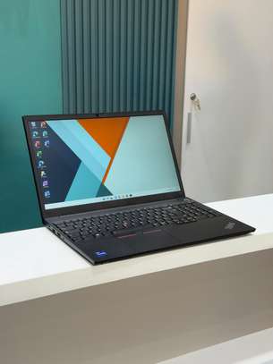 Lenovo Thinkpad E15 Gen 2 11e génération image 3