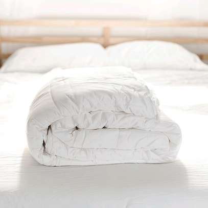 Couette blanche standard légère hypoallergénique image 1