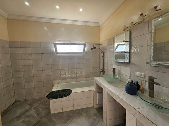 A LOUER SUR MBALING Maison moderne image 6