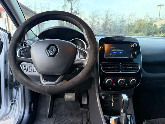 Renault clio image 4