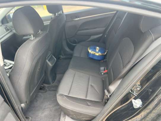 Hyundai élantra image 11