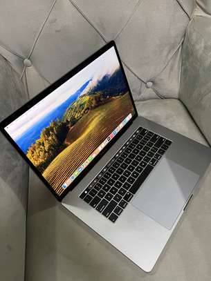 MacBook Pro 15pouce 2018 corei7 image 2
