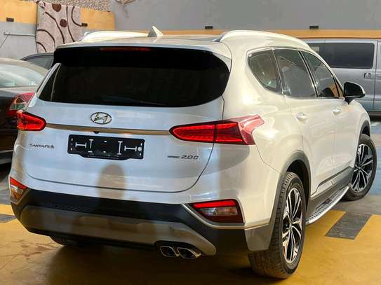 Hyundai Santafe image 2