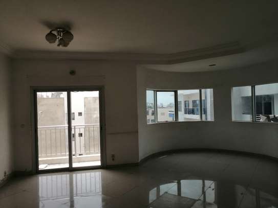 Appartement F4 à louer au 2e étage à la cité K. Gorgui VDN image 3