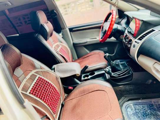 Mitsubishi pajero 2016 image 6