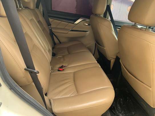 Mitsubishi pajero 2016 image 4