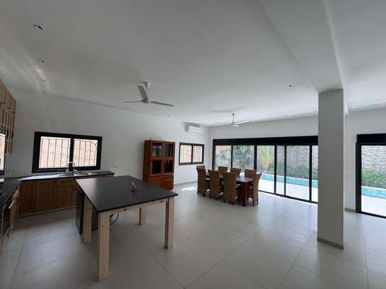 Belle villa avec piscine a louer a Saly image 2