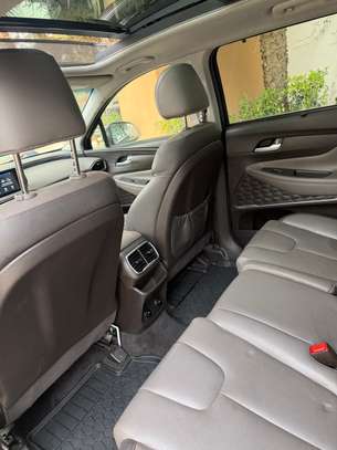 Hyundai Santafei image 6
