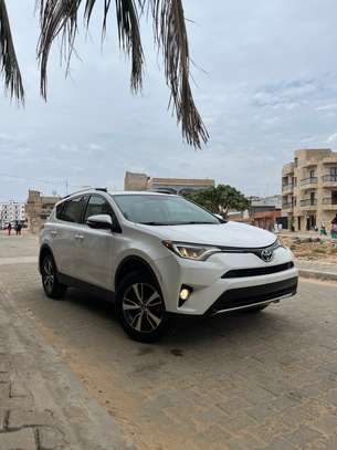 TOYOTA RAV4 XLE image 4