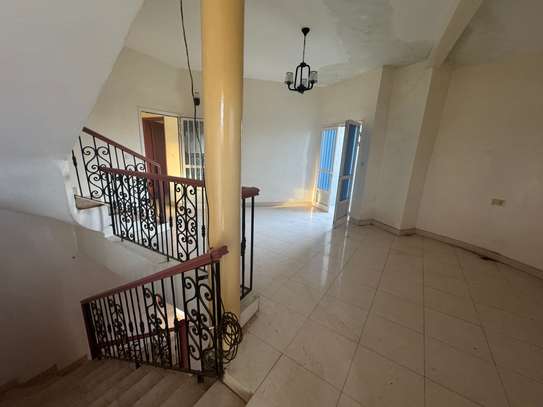 Villa R+1 à Louer à Ndayane image 3