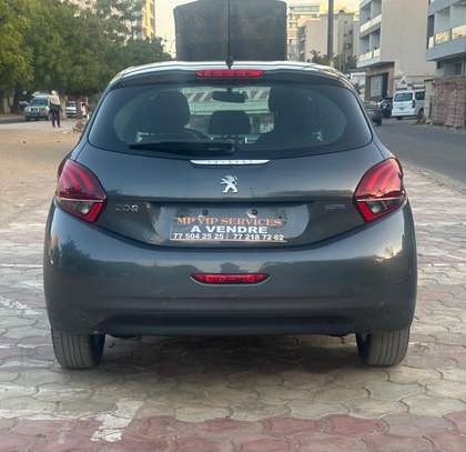 Peugeot 208 image 8