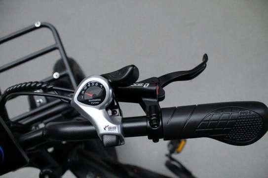 Vélo hybride électrique : mi-vélo, mi-scooter, 100 % fun ! image 6