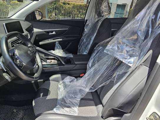 Peugeot 5008 image 1